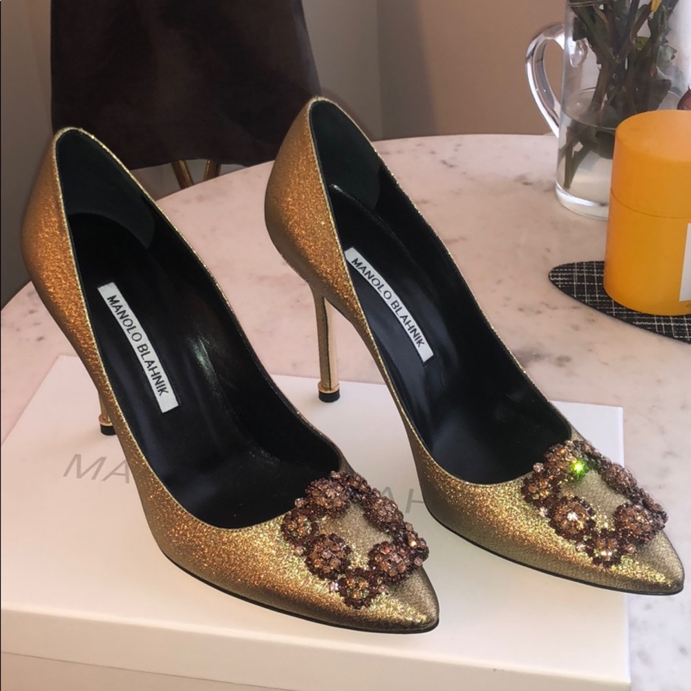 Hangisi Manolo Blahnik Gold